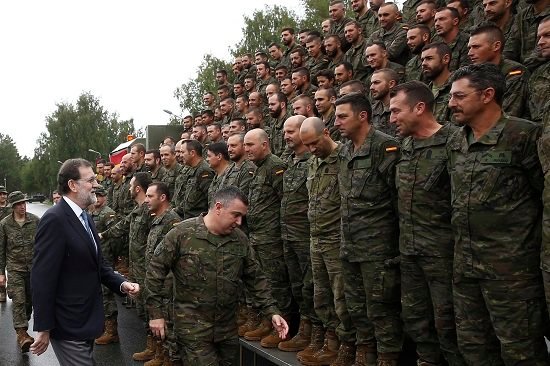 18/07/2017
El Presidente del Gobierno, Mariano Rajoy, durante su visita a las tropas espaÃ±olas en Letonia
FotografÃ­as: Diego Crespo / Presidencia del Gobierno
