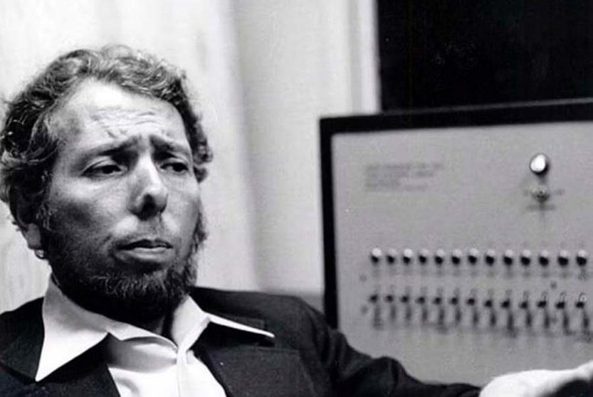 Stanley Milgram obtuvo notoriedad por su experimento acerca de la obediencia