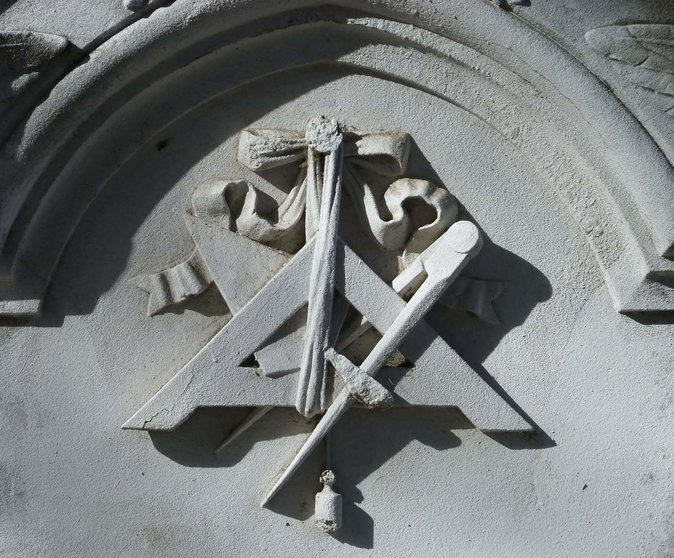 Relief of square & compasses. Detail of Figueroa family's sepulchre (1878) in Almudena Cemetery in Madrid (Spain).