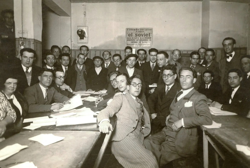 Andreu Nin en el centro, en el III Congreso de la Oposición Comunista de España (OCE) celebrado en 1932