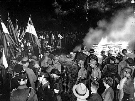 El 6 de mayo de 1933, los nazis destruyeron e incendiaron el prestigioso Instituto de Investigaciones Sexuales, creado por Magnus Hirschfeld. (Foto: EHGAM)
