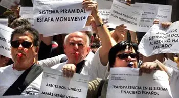 Protesta de afectados de la estafa de Forum Filat&eacute;lico