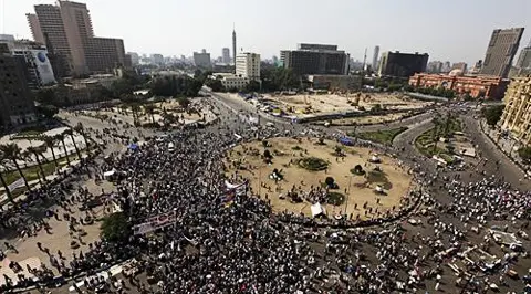 Miles de egipcios han llenado la plaza Tahrir de El Cairo este viernes.