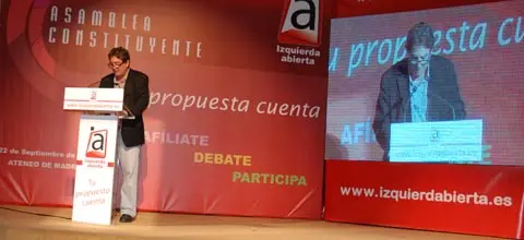 Luis Garc&iacute;a Montero en el Congreso constituyente de Izquierda Abierta (Foto: Gema Tapia)