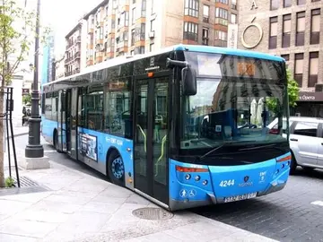 Un autob&uacute;s de la EMT