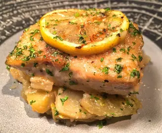 Pescado-del-d&iacute;a-con-patatas-al-lim&oacute;n