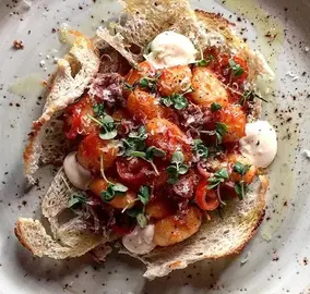 Gnocchi-de-tomate-de-&aacute;rbol-con-pan-rustico-y-coco