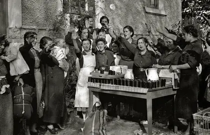 mujeres seccion femenina franquismo