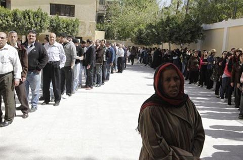 Alta participación en el referéndum egipcio para la reforma de la Constitución.