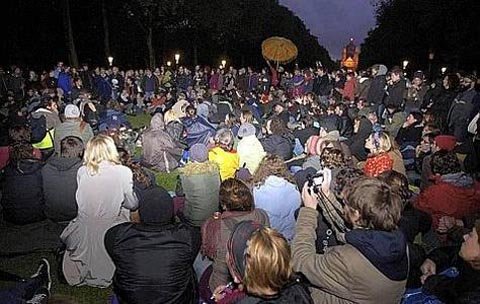 Centenares de "indignados" concentrados en Parque Elisabeth de Bruselas