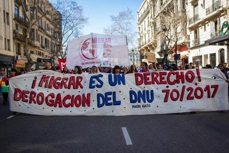 Marcha_contra_la_xenofobia_en_Argentina_en_2017 (1)