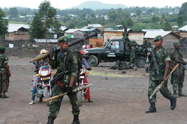 Les FARDC et la MONUSCO renforcent leur présence à l'intérieur de Goma et ses environnants suite à un deuxième jour 921 mai 2013) de combats entre le M23 et les forces nationales de défense.
© MONUSCO/Clara Padovan