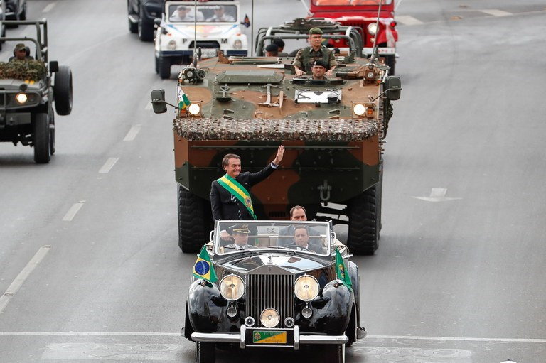 desfile militar brasil