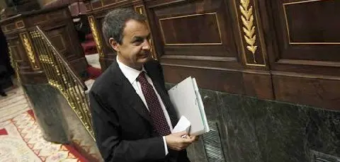 Rodr&iacute;guez Zapatero durante el pleno de control en el Congreso.