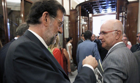 Rajoy y Durán i Lleida conversan en los pasillos del Congreso de los Diputados.