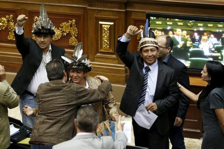 Diputados-de-Amazonas-garantizan-su-identidad-indígena