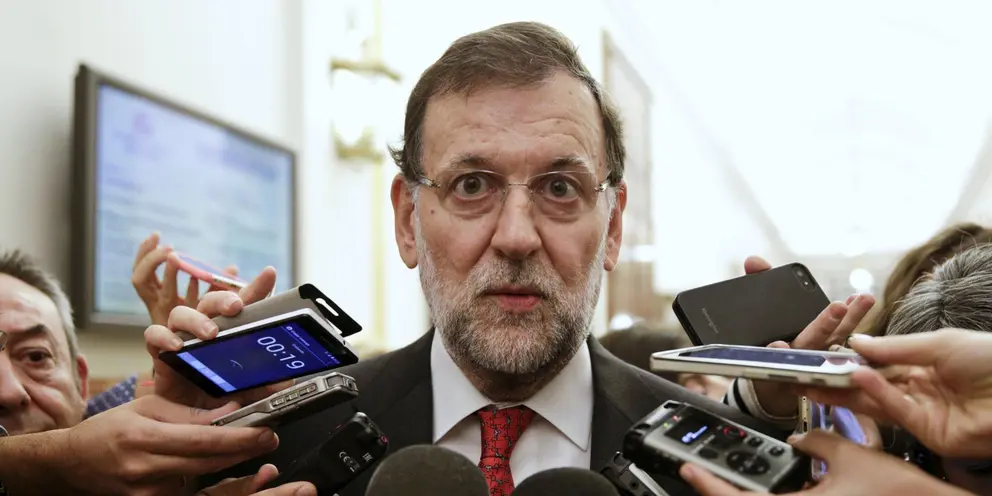 Spain's Prime Minister Mariano Rajoy talks to reporters after a control session at Spanish parliament in Madrid, Spain, September 30, 2015. REUTERS/Andrea Comas      TPX IMAGES OF THE DAY     