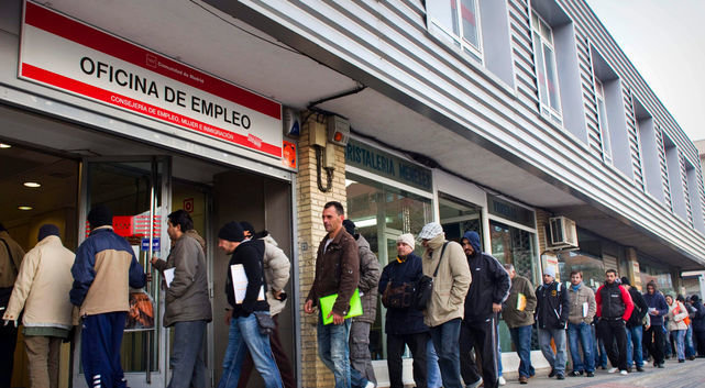 Desempleados-haciendo-oficina-Comunidad-Madrid_ECDIMA20140430_0016_16