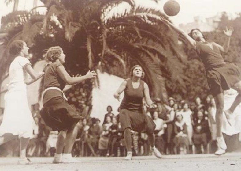 Sección de baloncesto del barcelonés Club Femení d'Esports, fundado en 1927  (UFEC)
