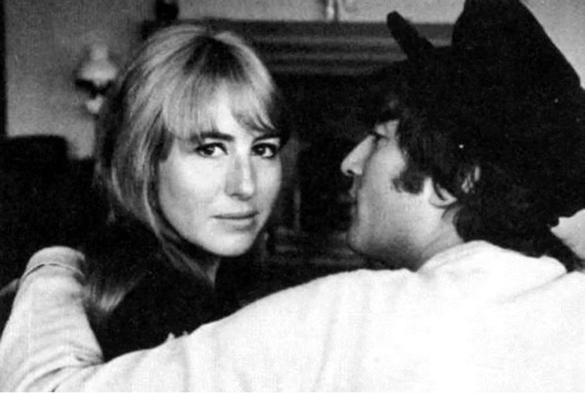 John Lennon junto a Cynthia Powell, su primera mujer