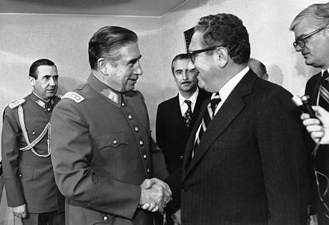 Pinochet_-_Kissinger (1)