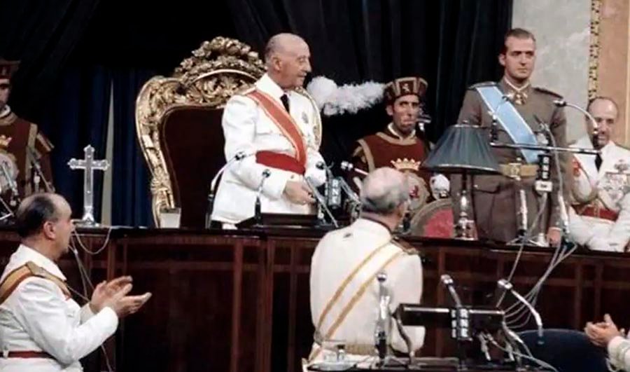 Momento de la designación de don Juan Carlos como sucesor de Franco por las Cortes, el 22 de julio de 1969