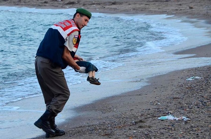 El cadáver del niño sirio Aylan Kurdi apareció en la playa turca de Bodrum