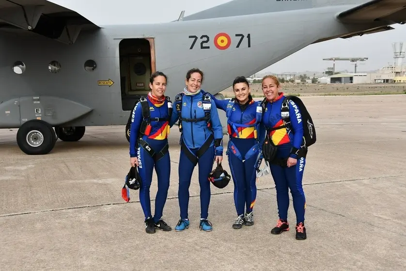 mujeres_paracaidistas