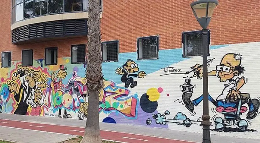 Mural de homenaje al historietista Francisco Ib&aacute;&ntilde;ez en la fachada del Centro Cultural Ram&oacute;n Alonso Luzzy de Cartagena, creado en 2021 por Ra&uacute;l Estal. (Wikipedia)