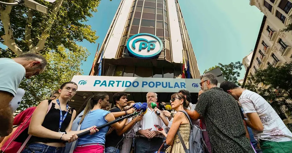 Esteban Gonz&aacute;lez Pons, en la sede del Partido Popular