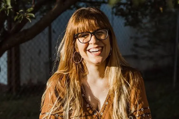 AUTORA ALI HAZELWOOD