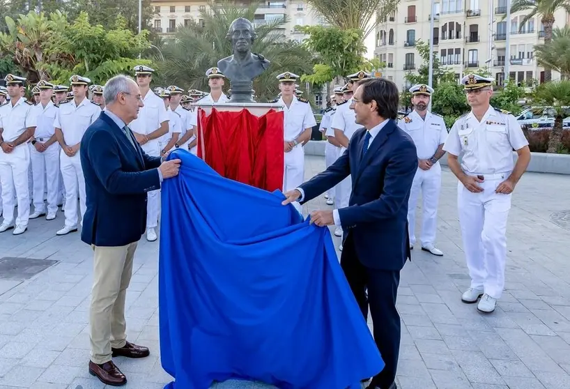 Fundacion Frax descubre busto-Foto Elda