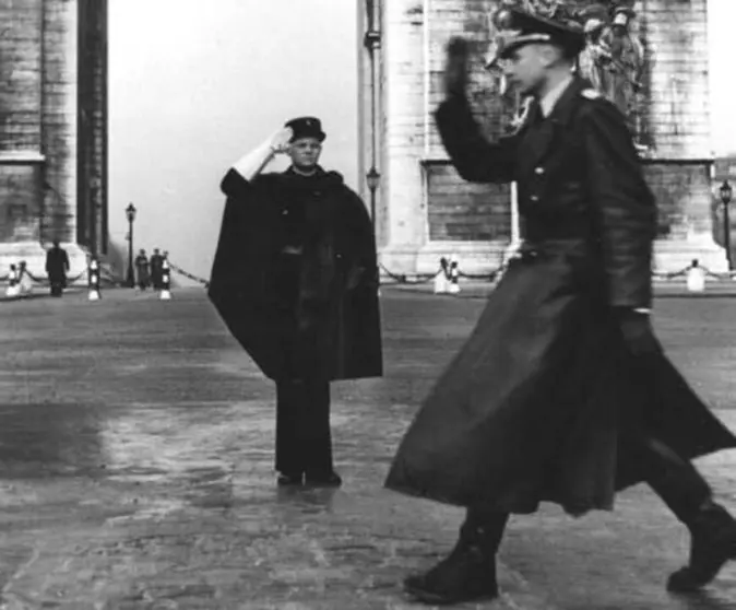 Bundesarchiv_Bild_146-1978-053-30,_Paris,_vor_dem_Truimphbogen