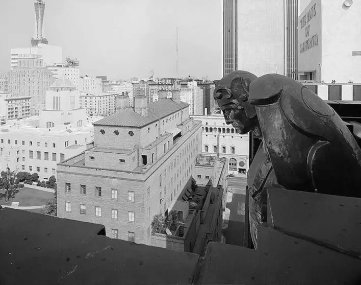 Escultura de la Richfield Tower (1929), una obra de Haig Patigian