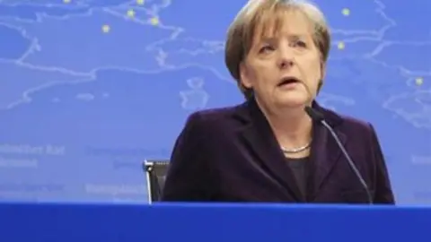 Merkel advierte que "cada pa&iacute;s es responsable de sus propias deudas"
