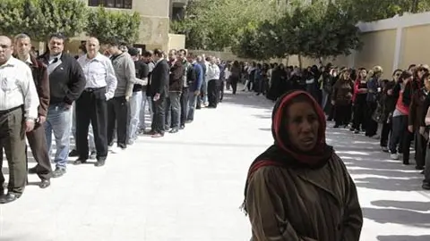 Alta participaci&oacute;n en el refer&eacute;ndum egipcio para la reforma de la Constituci&oacute;n.