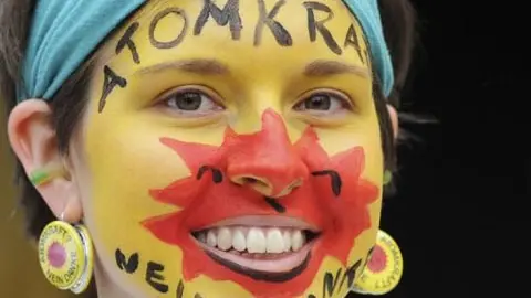 manifestante antinuclear se manifiesta en la ciudad alemana de M&uacute;nich