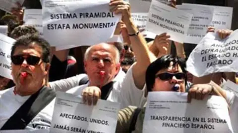 Protesta de afectados de la estafa de Forum Filat&eacute;lico