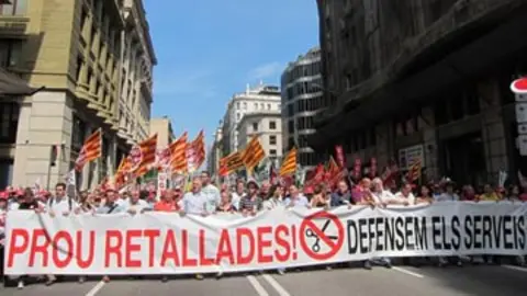 Cabecera de la manifestaci&oacute;n de Barcelona contra los recortes de la Generalitat (14.05.2011)