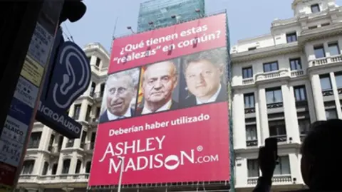 Imagen del Rey usada en la pol&eacute;mica publicidad de una agencia de relaciones extramatrimoniales