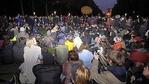 Centenares de "indignados" concentrados en Parque Elisabeth de Bruselas