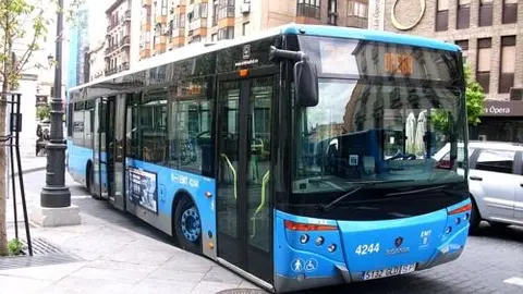 Un autob&uacute;s de la EMT