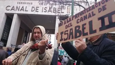 Protesta-Canal-Isabel-II-MadridSindical_EDIIMA20141203_0973_6
