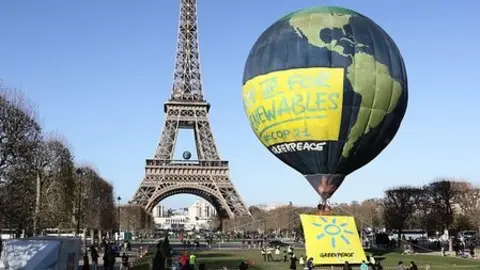 Greenpeace-COP21-globo-renovables