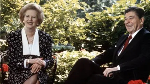 TOPSHOTS
(FILES) - A picture dated July 17, 1987 shows former US President Ronald Reagan and former British Prime Minister Margaret Thatcher posing for photographers on the patio outside the Oval Office, Washington, DC. Former British prime minister Margaret Thatcher, the "Iron Lady" who shaped a generation of British politics, died following a stroke on April 8, 2013 at the age of 87, her spokesman said. AFP PHOTO/Mike SARGENT