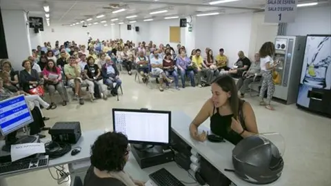 espera-espera-una-oficina-hacienda-bcn-este-mes-1467225459343