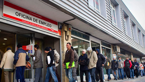 Desempleados-haciendo-oficina-Comunidad-Madrid_ECDIMA20140430_0016_16