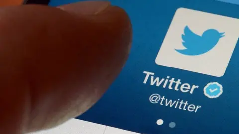 como-saber-si-una-cuenta-de-twitter-es-falsa-768x576