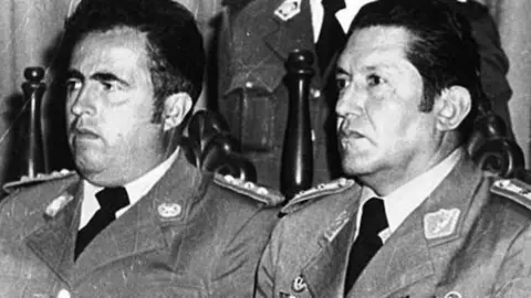 MILITARES