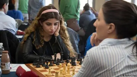 dorsa-derakhshani-gibraltar